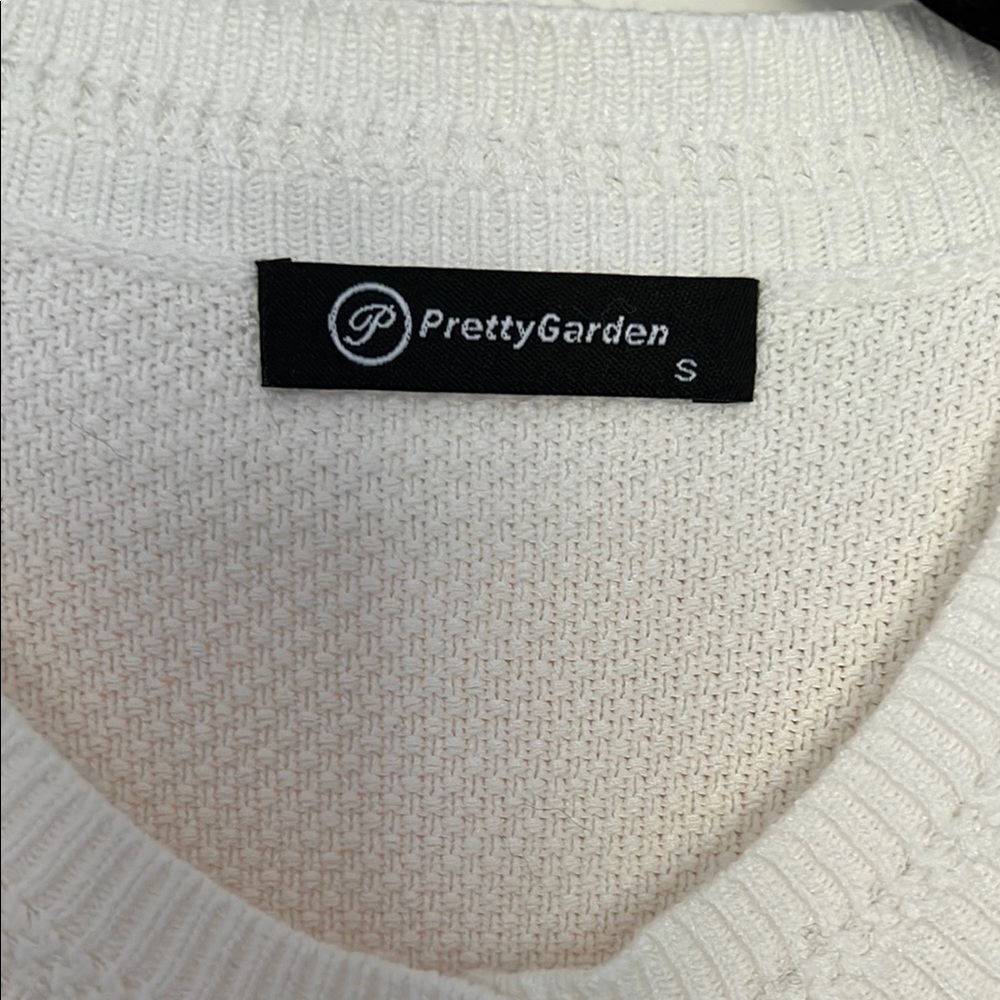 White Cardigan with Button Details - Picture 5 of 7